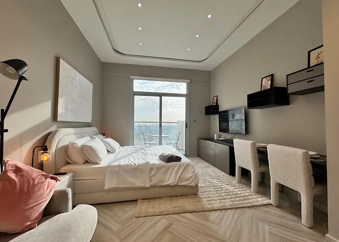 Warm And Elegant Studio In Dubai